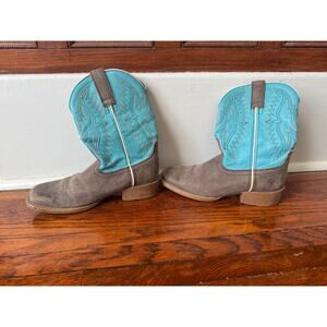 Used Aritat Women's boots